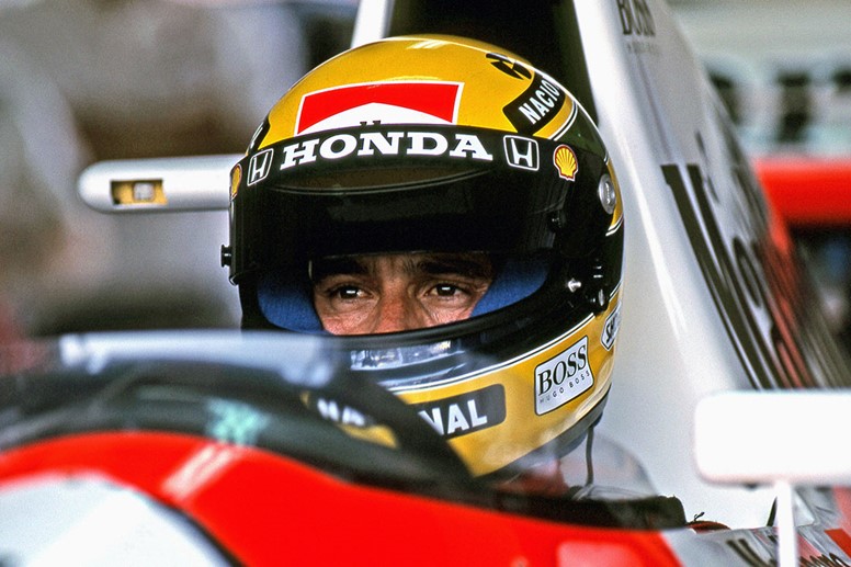 Senna concentrado dentro da Mclaren