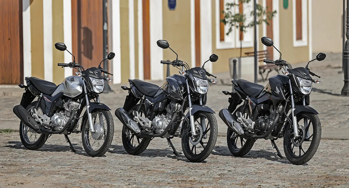 Motocicletas Honda da Nova Linha CG 160 2024 Start, Fan e Titan na cor preta e estacionadas