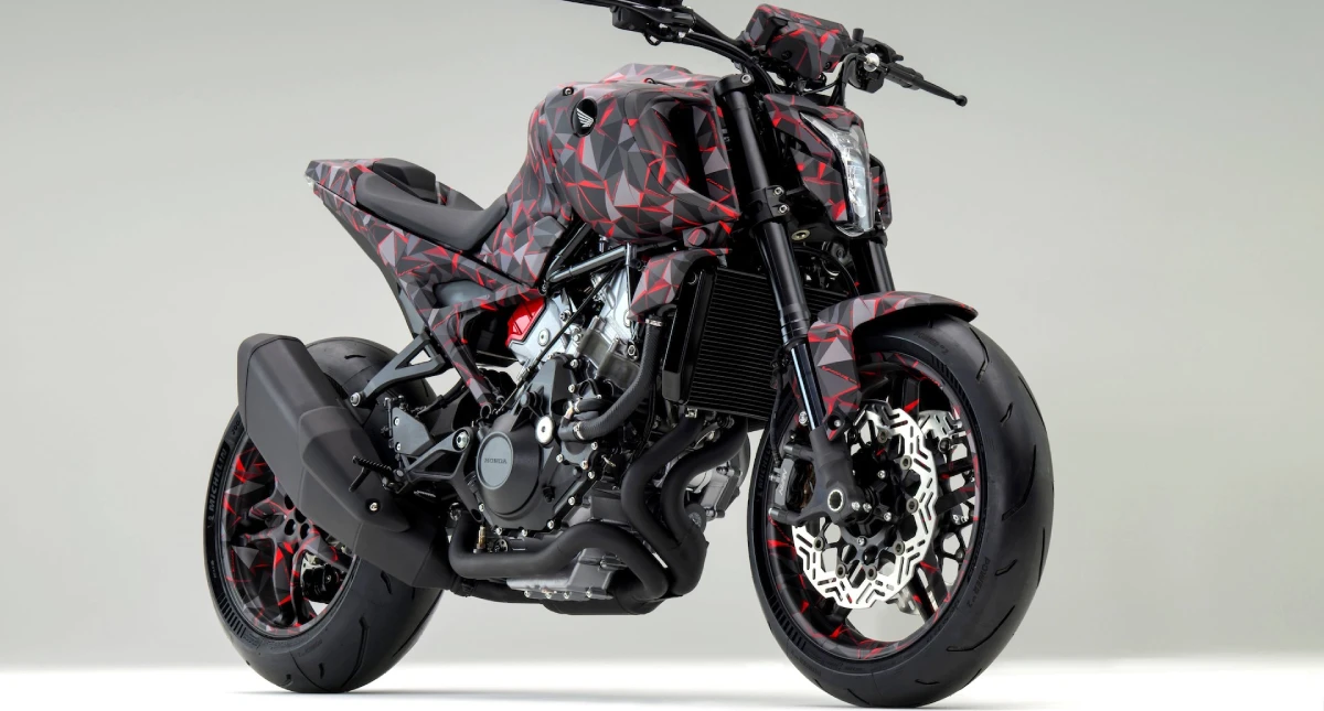 Moto vista em três-quartos dianteiro direito