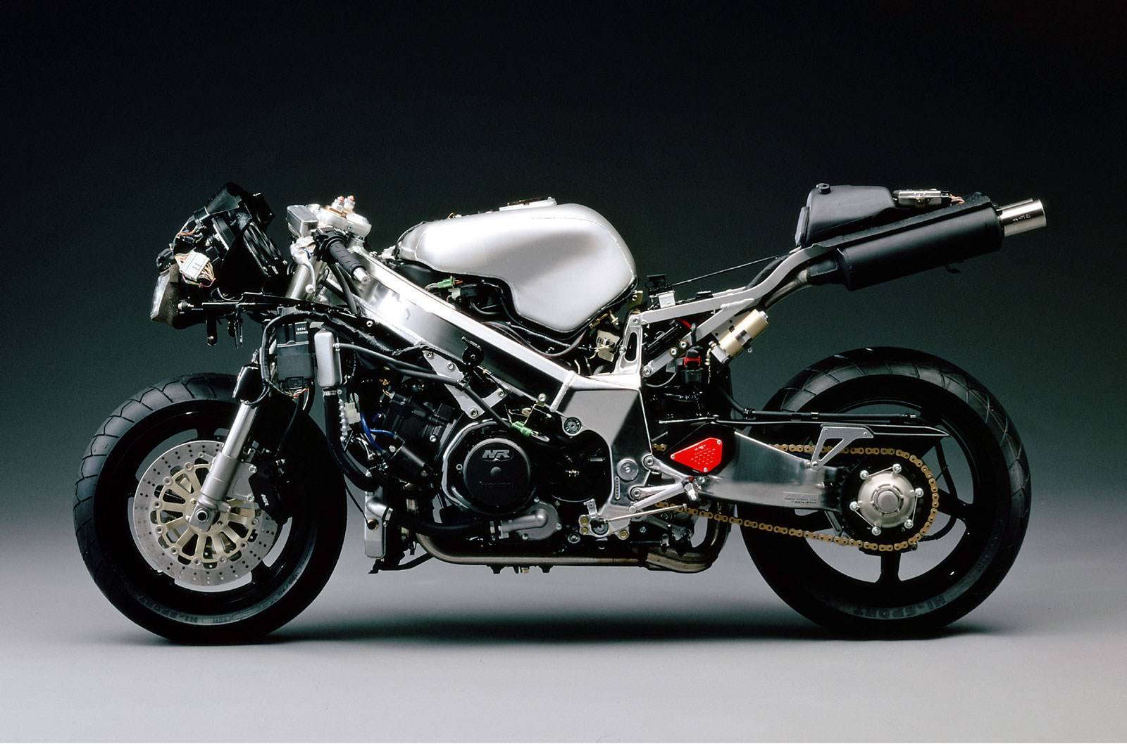 Moto Honda NR 750 prata com pistões ovais