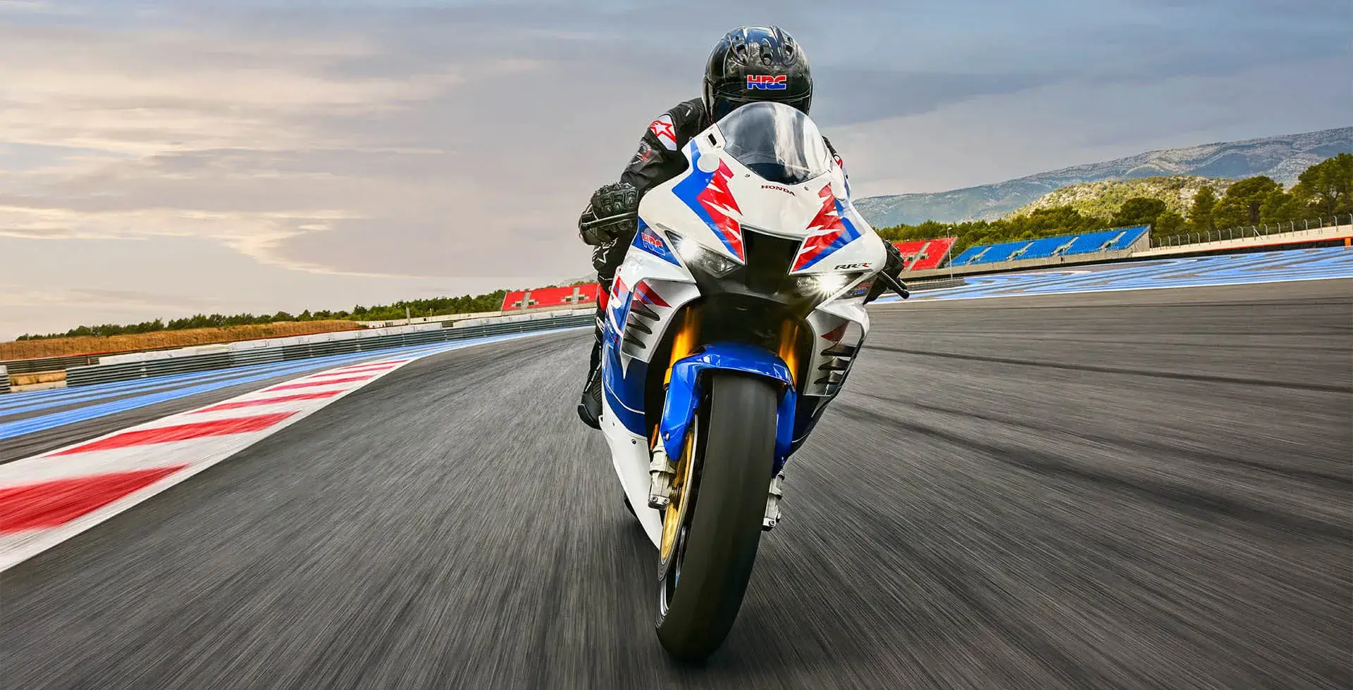 Perspectiva Lateral Da Moto Honda CBR 1000RR R Fireblade Vermelho Grand Prix