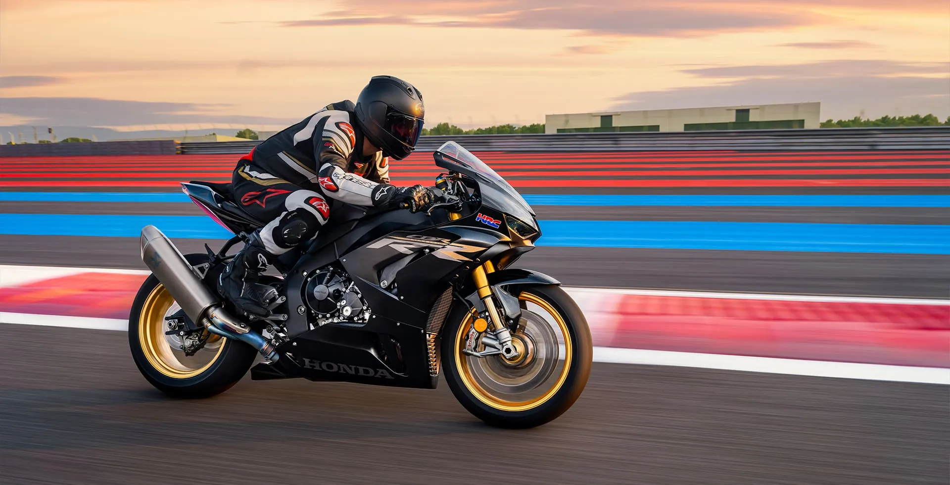 Moto Honda CBR 1000RR-R Fireblade SP Mat Pearl Morion Black Em Disparada