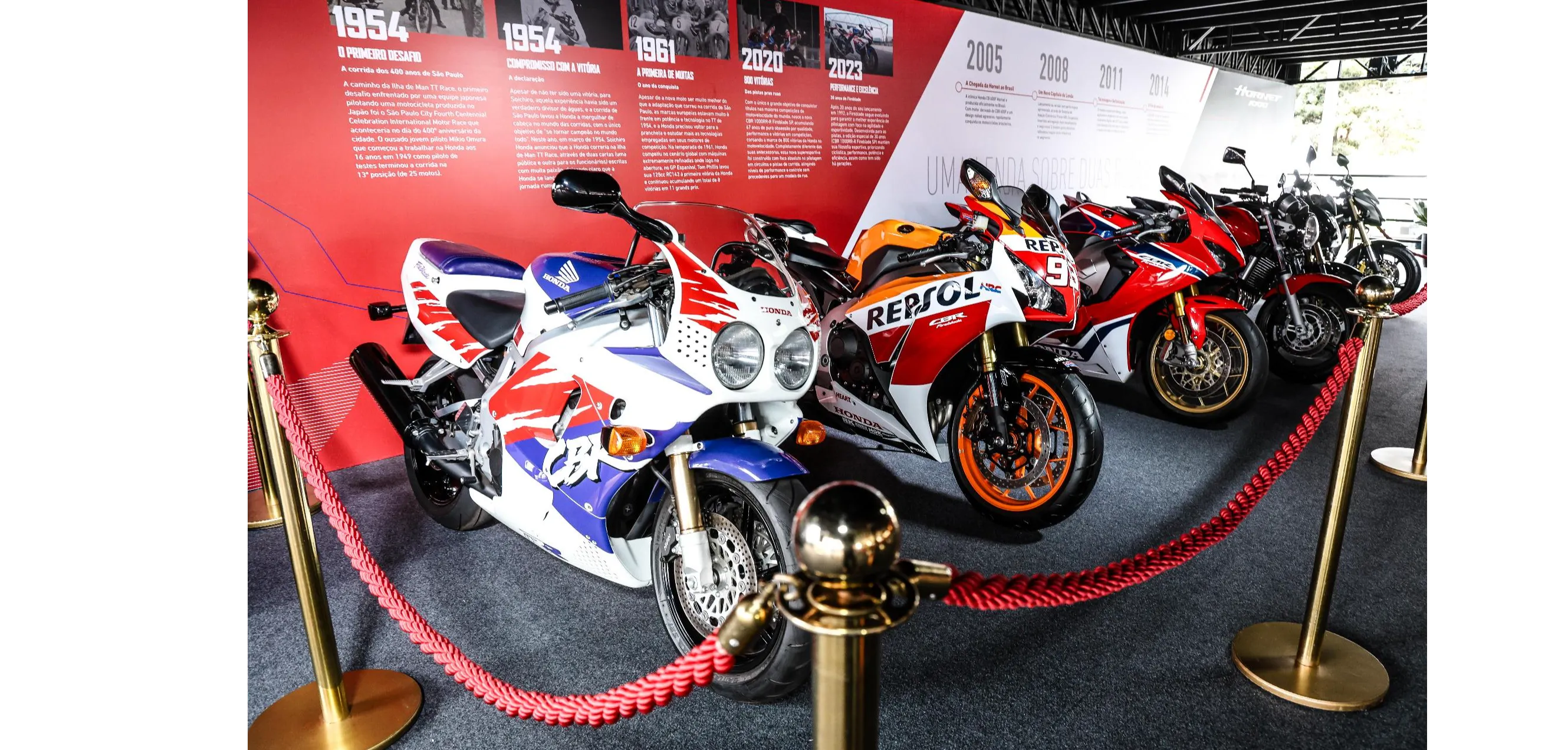 Motociletas Honda sendo exposta no festival