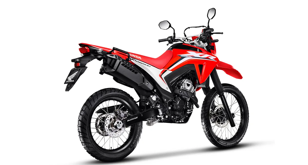 Lateral direita da Motocicleta Honda Tornado 2025