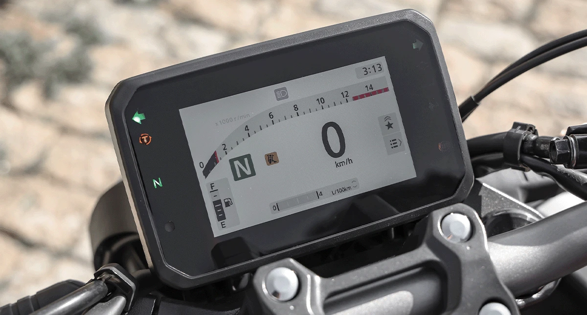 CB 650R E-clutch_2026_NOVO PAINEL TFT COLORIDO DE 5 POLEGADAS