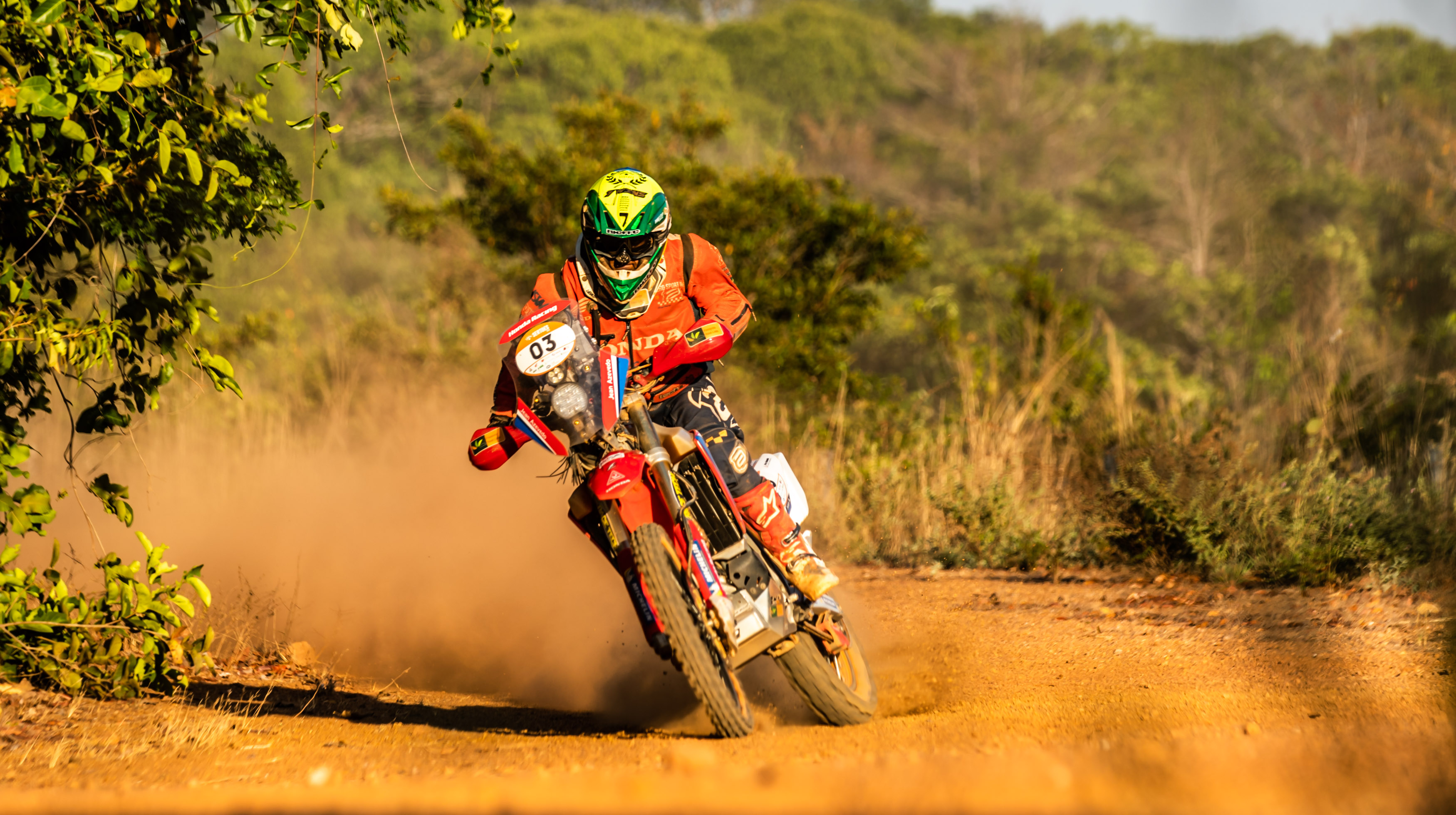 Piloto da Honda Jean Azevedo na Pista do Rally dos Sertões