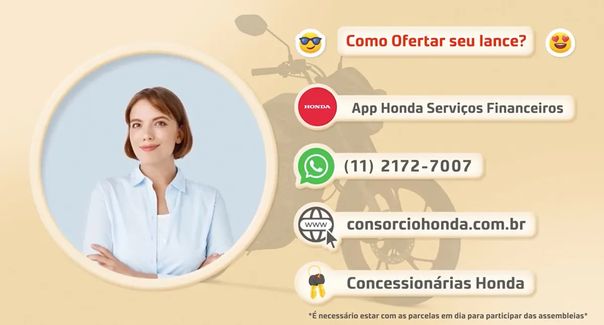 Cartaz como ofertar o lance e onde com mulher sorrindo a frente e moto ao fundo