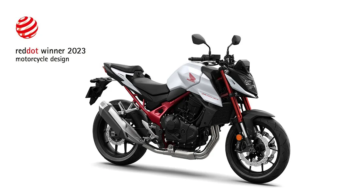 Moto Honda Hornet com Logo do Red Dot Awards 2023