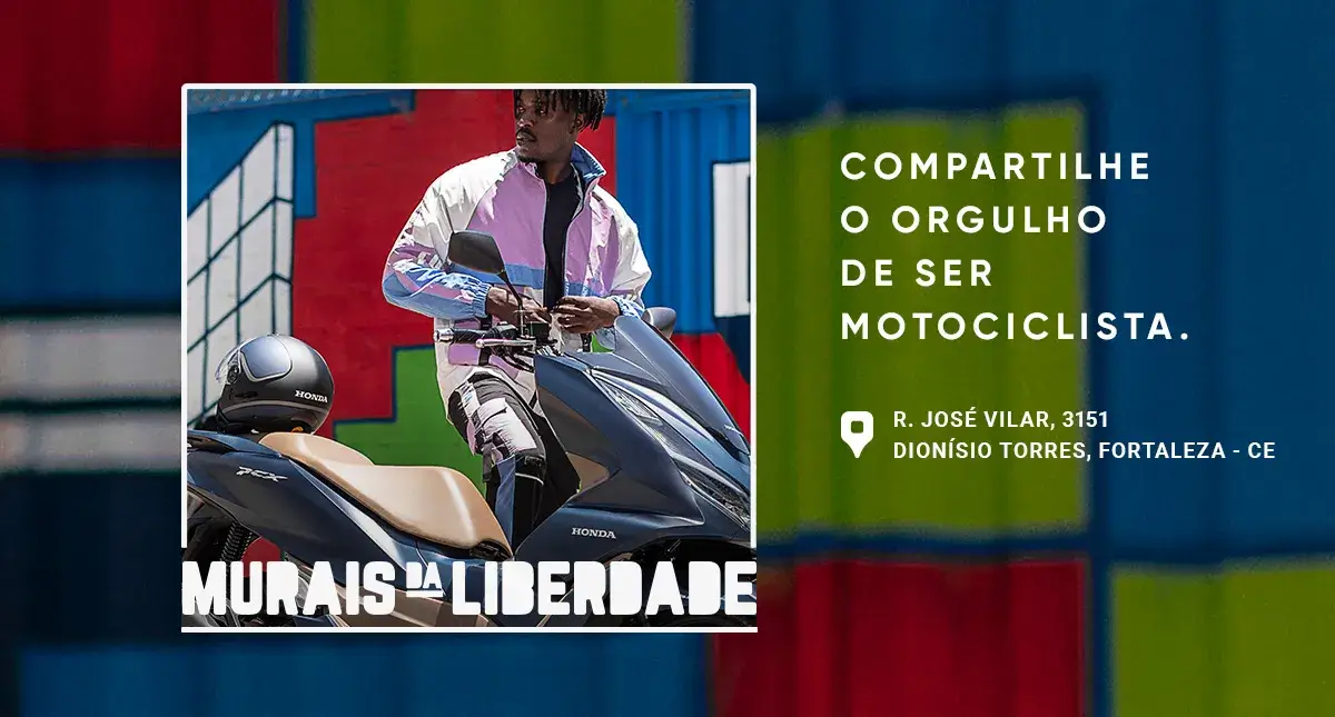 Stories Murais da Liberdade com um homem com jaqueta lilás com branca ao lado da Scooter PCX azul