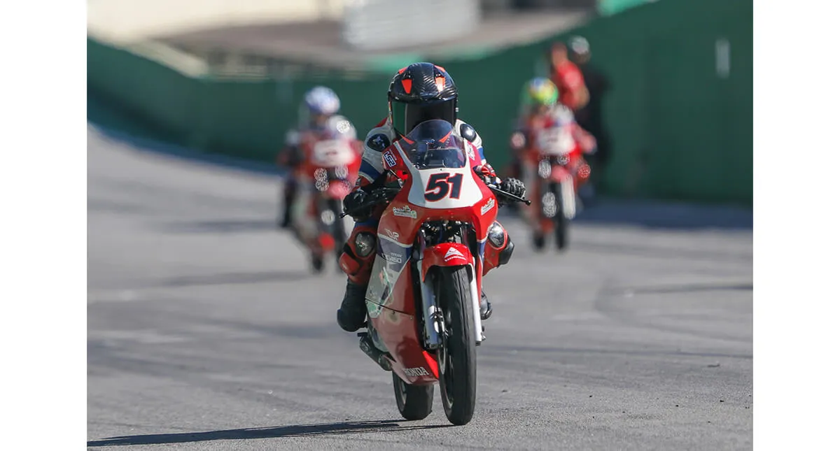 Piloto Enzo laranjeira no campeonato Super Bike Brasil 2024