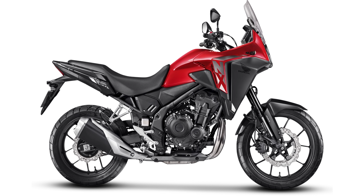 moto Honda NX 500 vermelha detalhes preto e prata