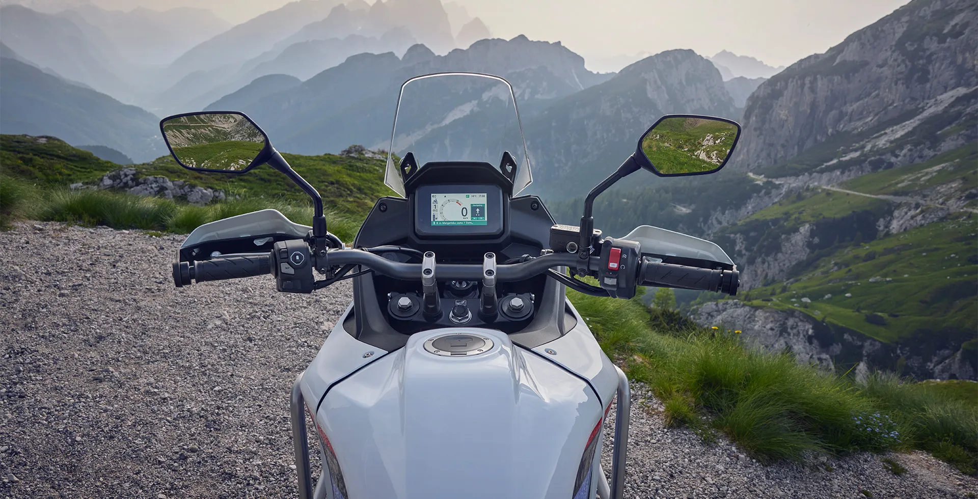 Painel e tanque moto Honda destacados