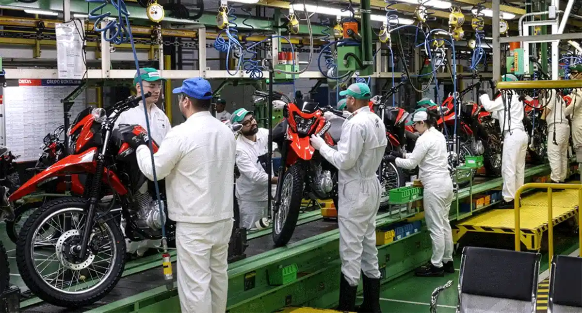 Montagem em uma fábrica de motos Honda