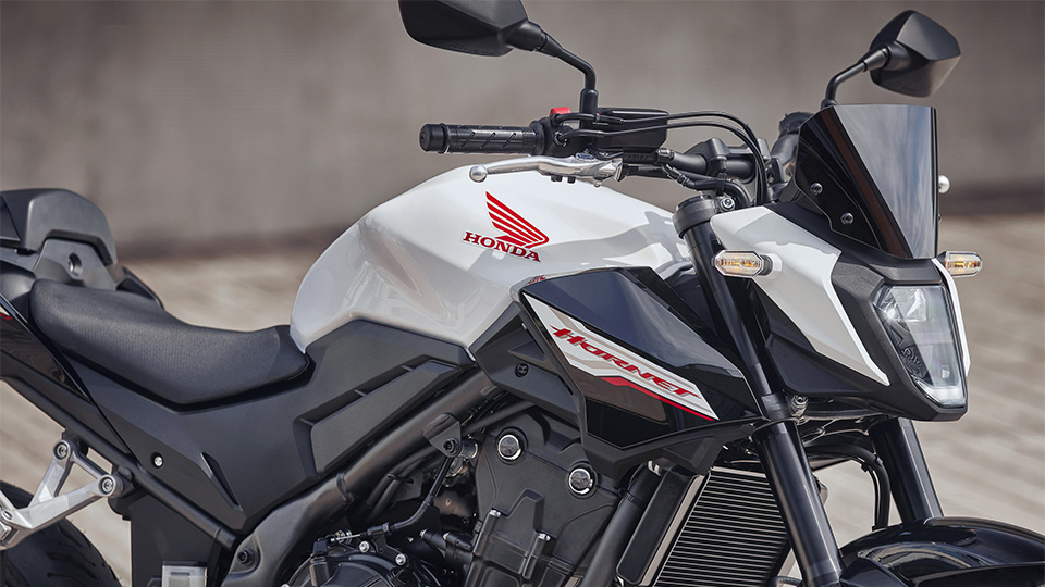 Hornet branca detalhe preto e vermelho