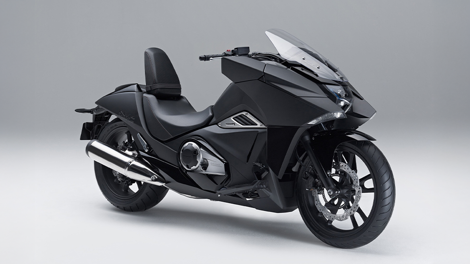 Honda NM4 preta design futurista visão lateral